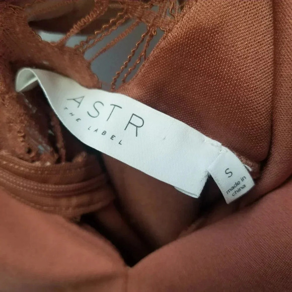 ASTR Peeking Lace Bodycon Dress Coral Pink  V-Neck S - Picture 5 of 12